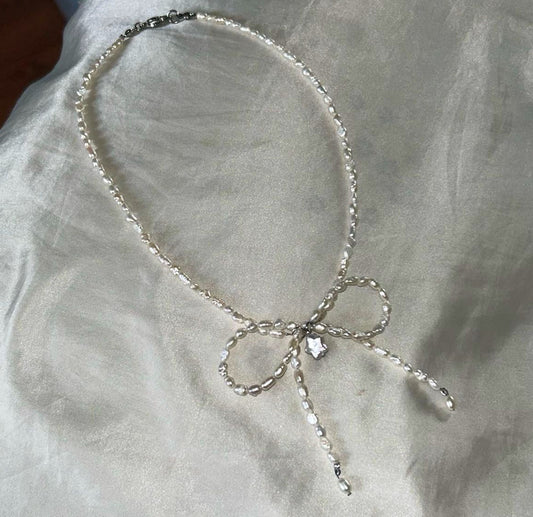 pearl bow necklace