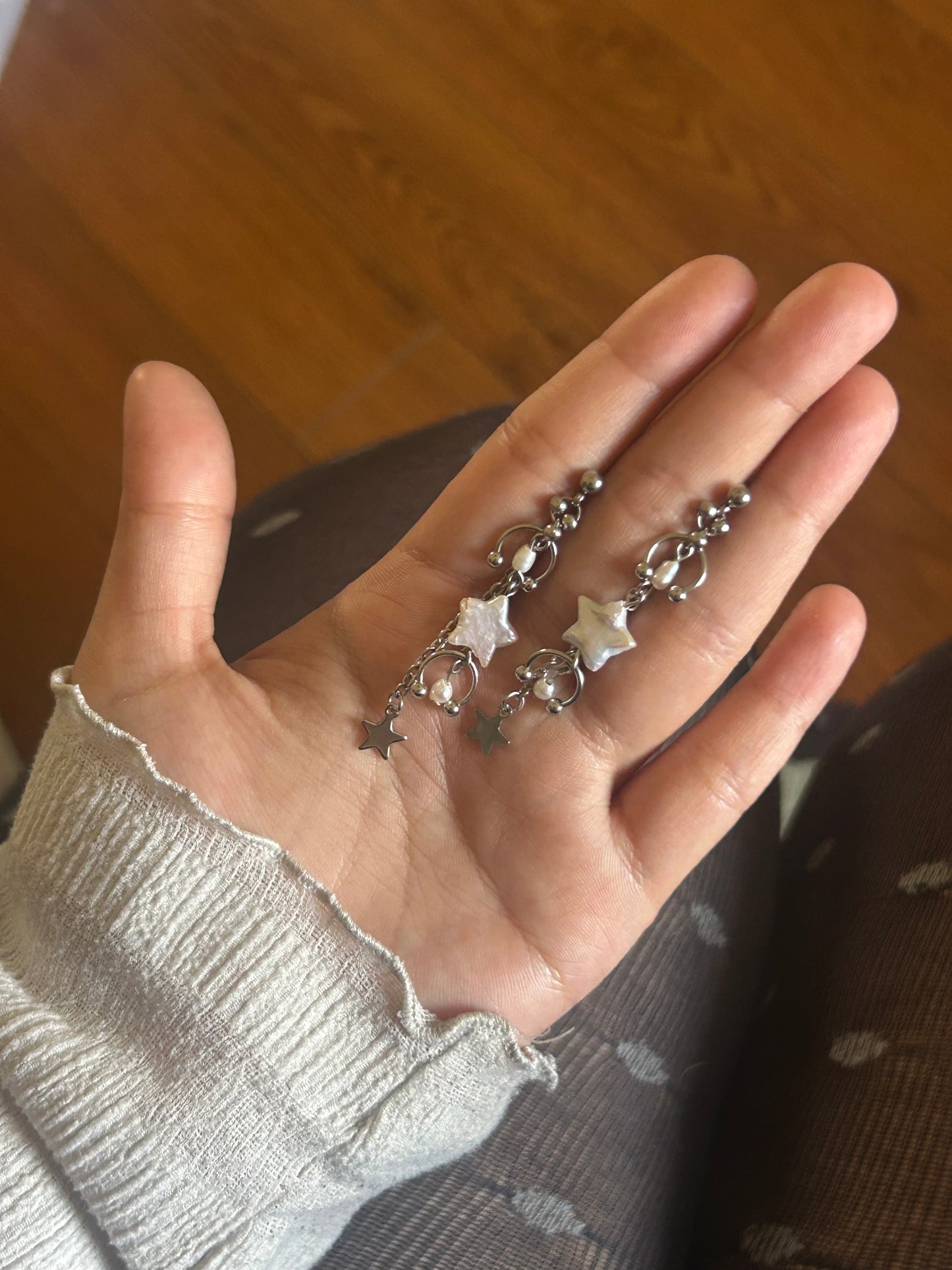 'veil' star studs (white)