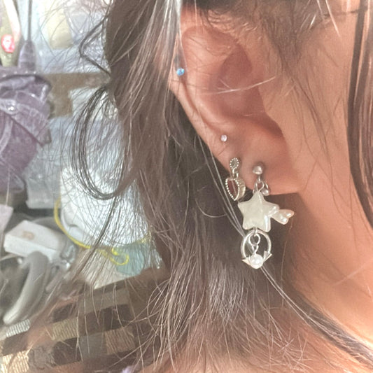 gray shooting star studs (pearl drop)