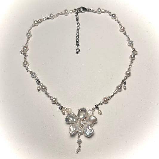 mid-day stroll pearl collar