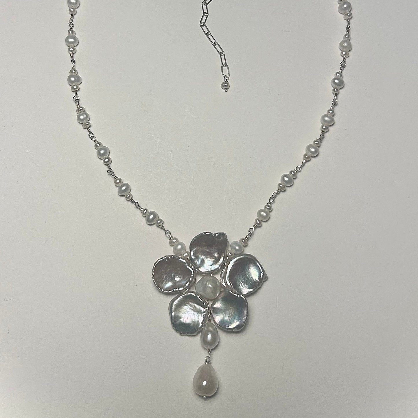 rain fell, pearl flower drop necklace