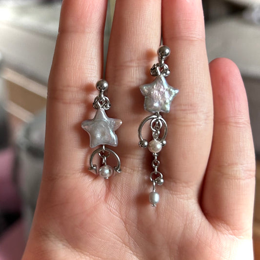 gray shooting star studs (pearl drop)